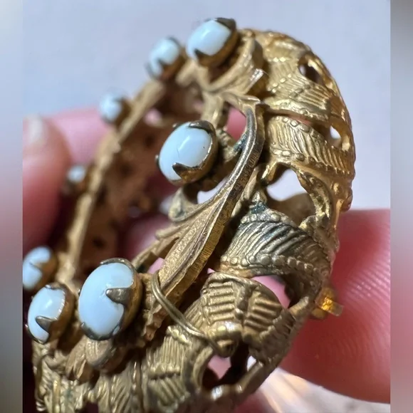 Unsigned Vintage Miriam Haskell preowned vintage brooch - Picture 5 of 17